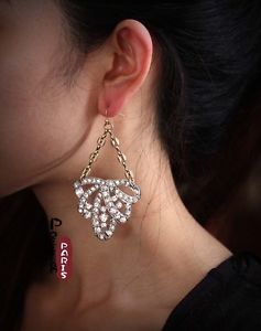 【送料無料】ピアス　アールデコピアス　ロングバロッククリスタルシルバー｜hokushin