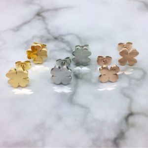 【送料無料】ピアス　レディースピアス　ピアス　クローバーブロッサムフラワーローズゴールドステンレススチールゴールドシルバー｜hokushin