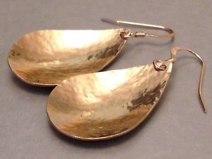 【送料無料】ピアス　ゴールデンアンプドロップピアス　wunderschn gehmmerte tropfen goldener kupfer amp; 14ct gold ohrringe