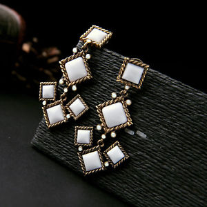 【送料無料】ピアス ピアス クリップゴールデンキャンドルアールデコレトロohrringeohren clips golden kerzenhalter unregelmige wei art deco retro a14