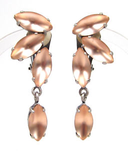【送料無料】ピアス　ピアス　ボヘミアガラスライトピーチアプリコットマットsoho ohrclips navette bohemia glas 60er jahre light peach apricot matt handmade