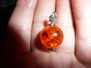 【送料無料】ネックレス　コニャックオレンジペンダントpendentif en ambre cognac 1,5 cm｜hokushin 14,024円