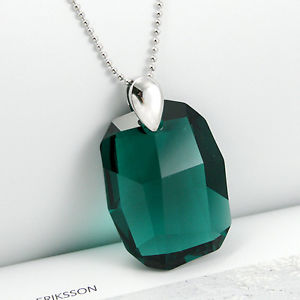 【送料無料】ネックレス　スワロフスキーエレメントシルバークリスタルエメラルドグリーンカラーvert meraude collier en argent 925 gros cristal avec swarovski elements