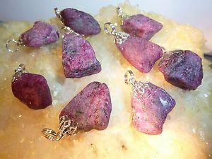 【送料無料】ネックレス　ペンダントルビpendentif en rubis brut 1,5cm 2cm vendu a lunitee
