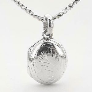 【送料無料】ネックレス　クラススターリングシルバーラッチメダイヨンネックレスpetit enfants ovale classe argent sterling mdaillon loquet 406cm collier