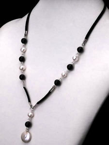【送料無料】ネックレス　ホワイトパールブラックネックレスシルバーperle blanche et agate noire cuir amp; collier argent