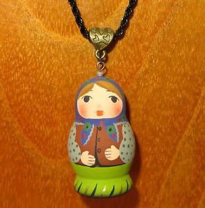 【送料無料】ネックレス　ロシアミニチュアマットグリーンブラウンpendentif russe authentique miniature poupe mat marron vert matriochkas