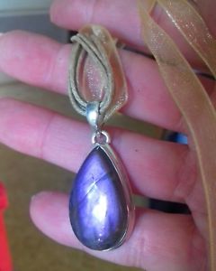 【送料無料】ネックレス pendentif labradorite violette