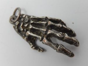 【送料無料】ネックレス　ペンダントゴシックシルバースケルトンpendentif en mtal argent gothique ,main de squelette｜hokushin