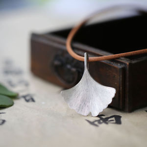 【送料無料】ネックレス　クリップシートスターリングシルバーマッシフシンプルcollier court pendantif feuille gingko argent sterling massif 925 simple cy9