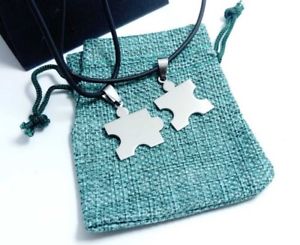 【送料無料】ネックレス　アルジェントクオーレパズルciondolo cuore spezzato puzzle in acciaio 2 collane in argento incisione fj1