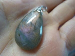 【送料無料】ネックレス ペンダントケースpendentif protection labradorite violet trs rare ref 0782|hokushin