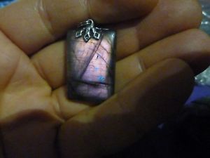 【送料無料】ネックレス ペンダントケースpendentif protection labradorite violet trs rare ref 8096|hokushin