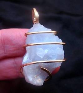 【送料無料】ネックレス　ホリーマーリンゴールド＃houx calcdoine bleue agate pendentif merlins or 36｜hokushin 21,456円