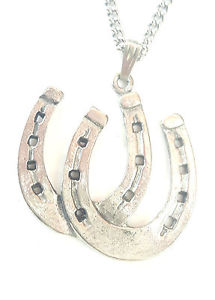 【送料無料】ネックレス　ホースシューイギリスペンダントfer cheval pendentif fabriqu la main en tain massif au royaumeuni｜hokushin