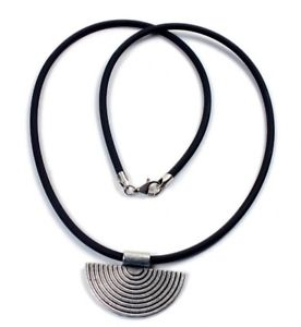 【送料無料】ネックレス　ゴムペンダントminott collier en caoutchouc avec croissant pendentif 21386