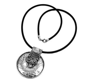 【送料無料】ネックレス　ラウンドペンダントゴムカラーminott collier en caoutchouc avec pendentif rond 21331 12,766円