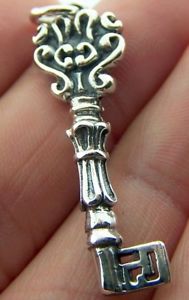 【送料無料】ネックレス　ゴシックスターリングシルバーペンダントキーgothique orn argent sterling cl pendentif meda