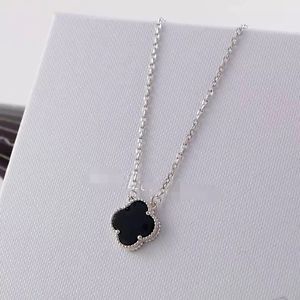 【送料無料】ネックレス クリップラッキーシルバークローバーステンレススチール