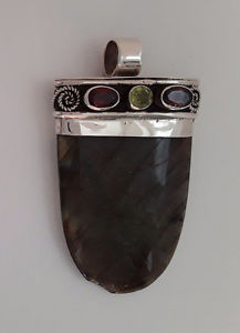 【送料無料】ネックレス　シルバーペンダントオルヌガーネットペリドットagnes creations beau pendentif argent 925 orne grenat amp; peridot labradorite