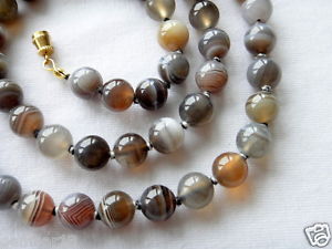【送料無料】ネックレス　ボツワナネックレスbotswana agate collier 8mm 61cm main nou 8 mm perles runis agate thrapeutique