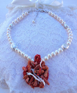 【送料無料】ネックレス ペルラアルジェントコンサッシイタリアディcollana perla argento 925 ciondolo con sassi e rami di corallo made in italy|hokushin