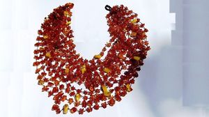 【送料無料】ネックレス　アンブラナチュラーレcollana ambra originale baltico autentica naturale a frammenti lunga cm 52｜hokushin