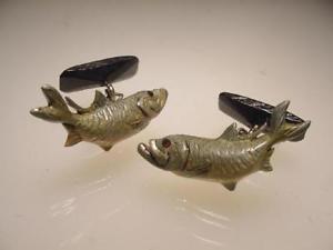 【送料無料】メンズアクセサリ―　ビンテージカフリンクスロビンウッドunusual vintage hand carved painted wood wide mouth bass cuff links robin wood