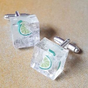 【送料無料】メンズアクセサリ― ユニークウォッカトニックライムカフスボタンハンドメイドunique vodka and tonic with ice amp; lime cufflinks resin mixed up dolly handmade