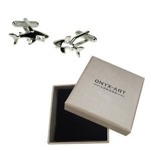 【送料無料】メンズアクセサリ―　メンズグレートホワイトオーシャンカフスボタンオニキスアートボックスオンmens shark great white ocean cufflinks amp; gift box by onyx art