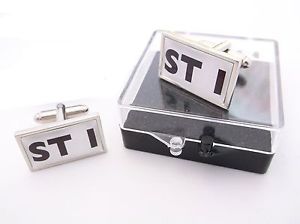【送料無料】メンズアクセサリ―　サンサンライセンスプレートメンズカフスボタンカフリンクスthe saint st 1 licence number plate mens cufflinks cuff links gift