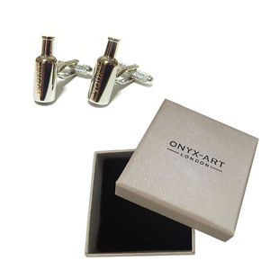 【送料無料】メンズアクセサリ― メンズシルバーウォッカボトルカフスボタンオニキスアートボックスオンmens silver vodka bottle cufflinks amp; gift box by onyx art