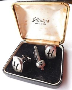 【送料無料】メンズアクセサリ―　ビンテージボックスシルバートーンタイクリップセットvintage cufflink and tie clip set in box silver tone textured with initial h