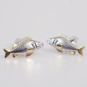 【送料無料】メンズアクセサリ―　フィッシャーマントーンカフスボタンプレゼンテーションボックスfishermans anglers fishing two tone carp fish cufflinks presentation gift box