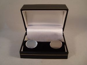 【貨物輸送無料】メンズ添え物― ソリッドシルバーカフリンクスエンジンオンsolid silver hallmarked oval cufflinks with engine turned decoration