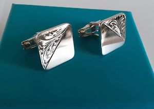 【送料無料】メンズアクセサリ―　スターリングシルバーソリッドカフスボタングラムボックスsterling silver solid square patterned cufflinks 89 grammes box included