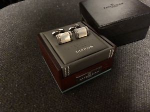 【貨物輸送無料】メンズ佩び物― パールシェイプカフスボタンブランドチタンtateossian titanium mother of pearl d shape cufflinks brand