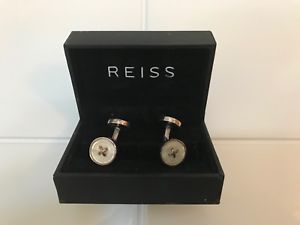 【送料無料】メンズアクセサリ―　シルバーボタンカフリンクスreiss silver amp; syenitebutton cufflinks rrp 65