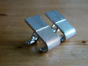 【送料無料】メンズアクセサリ―　カフスボタンrare individual silvertone wrap around cufflinks static wrap 20,860円