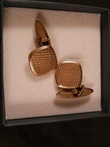 【送料無料】メンズアクセサリ&mdash;　stunning antique vintage mens gold tone metal engineturned cufflinksstunning antique vintage mens gold tone metal engine t｜hokushin