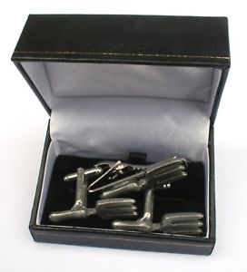 【送料無料】メンズアクセサリ&mdash;　ガーデンフォークピューターカフスボタンタイクリップボックスセットgarden fork pewter cufflinks and tie clip set gift boxed｜hokushin