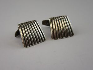 【貨物輸送無料】メンズ付属物― デザイナーカフスボタンシルバーカフスボタンj585 designer cufflinks modernist silver  cufflinks