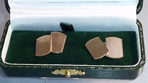 【送料無料】メンズアクセサリ―　ゴールドゴールドカフリンクスa guilloched gold patterned 9ct gold cufflinks having four rectangular shields