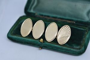 【貨物輸送無料】メンズ付属物― ヴィンテージゴールドメンズカフスボタンアールデコデザインvintage 9コンピュータ断層撮影法 gold mens cufflinks with an art deco design 1279g g32