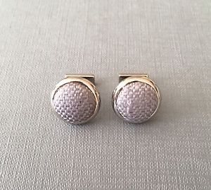 【送料無料】メンズアクセサリ&mdash;　トーマスピンクカフスボタングレーシルクシルバープレートthomas pink men cufflinksgrey woven silk and brass plates with silver｜hokushin