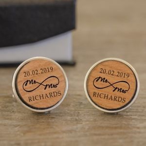 【送料無料】メンズアクセサリ― ミセスカフリンクスパーソナライズmr and mrs infinity wedding cufflinks personalised wooden
