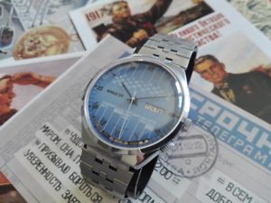 【送料無料】腕時計　ウォッチ　ロシアカレンダーロシアカレンダーウォッチreloj ruso raketa calendario perpetuo russian raketa watch perpetual calendar