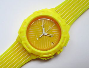【送料無料】腕時計　ウォッチ　クロノyellow run chronosuij 400nuevo y sin uso｜hokushin