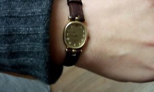 【送料無料】腕時計　ウォッチ　レディースリッチスイスクォーツムーブメントウォッチnuevo anuncionina ricci seoras reloj de oro plateado movimiento de cuarzo suizo muy buen estado w 22,185円