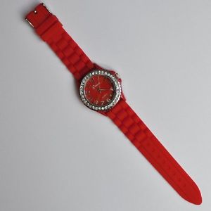 【送料無料】腕時計　ウォッチ　シリコンラバーストラップラインストーンスポーツシリコンレッドウォッチsilicona reloj de pulsera goma estrs xl sport silicona reloj pulsera m4 rojo｜hokushin